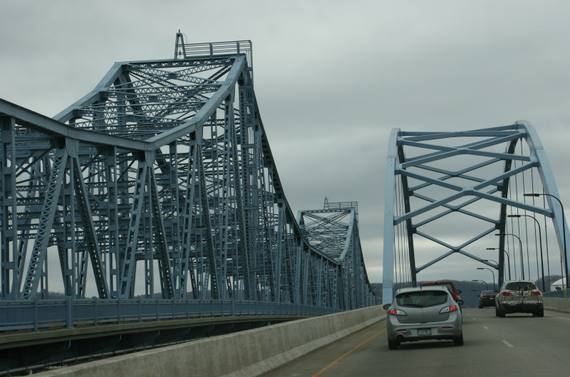 downtown-la-crosse-13-bridge-across-mississippi-river